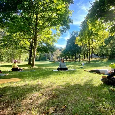  Cours de yoga Millau Aveyron - Coussins de méditation artisanaux
